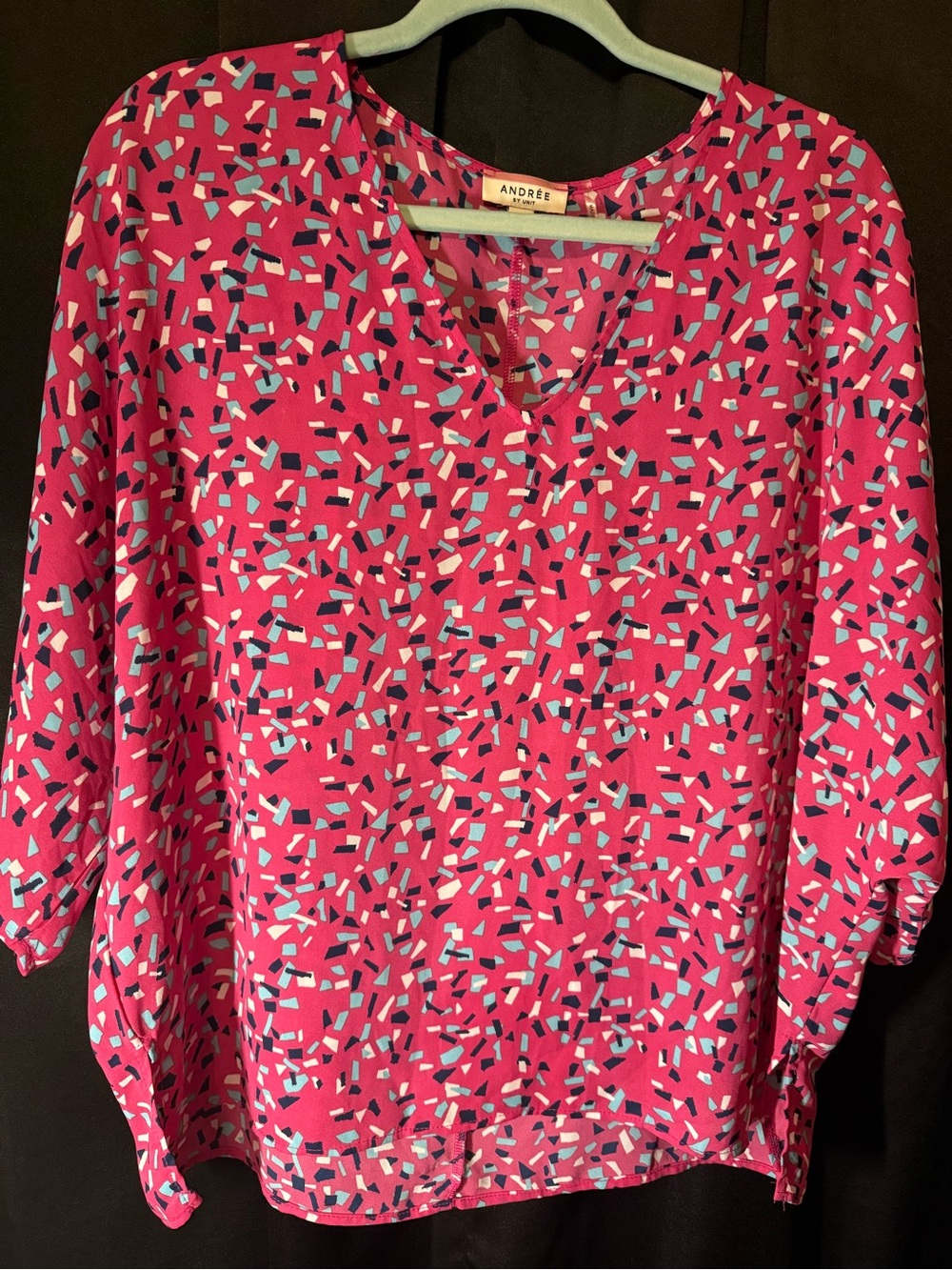 ANDREE BY UNIT Pink Confetti-Print V-Neck Blouse